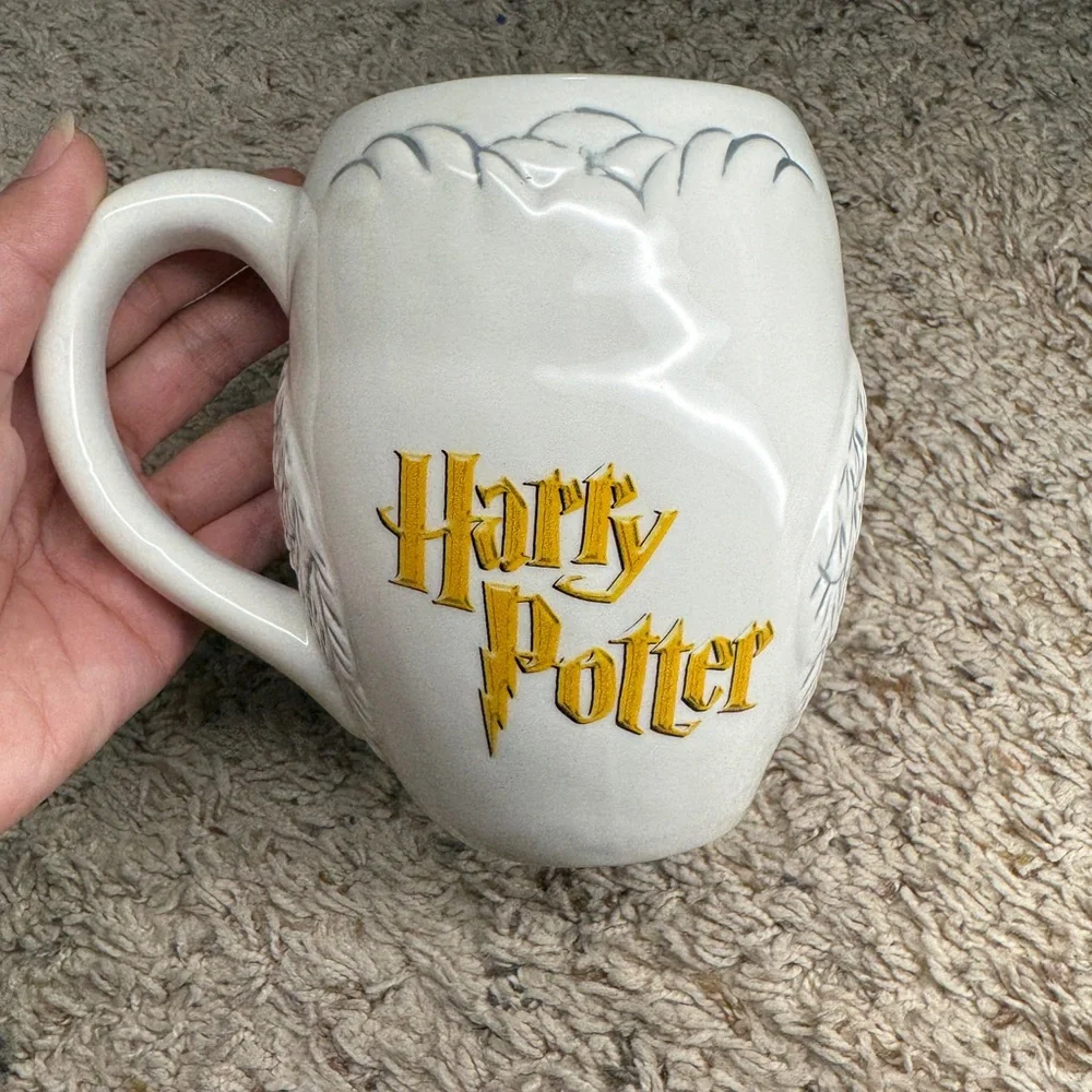 Harry Potter Hedwig 20-Ounce 3D Sculpted Ceramic Mug - Picture 3 of 10